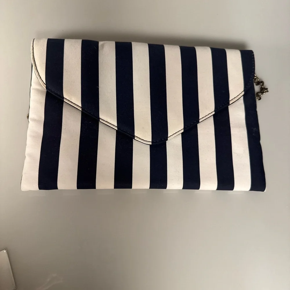 Elegant Navy and White Striped Clutch - Picture 3 of 7